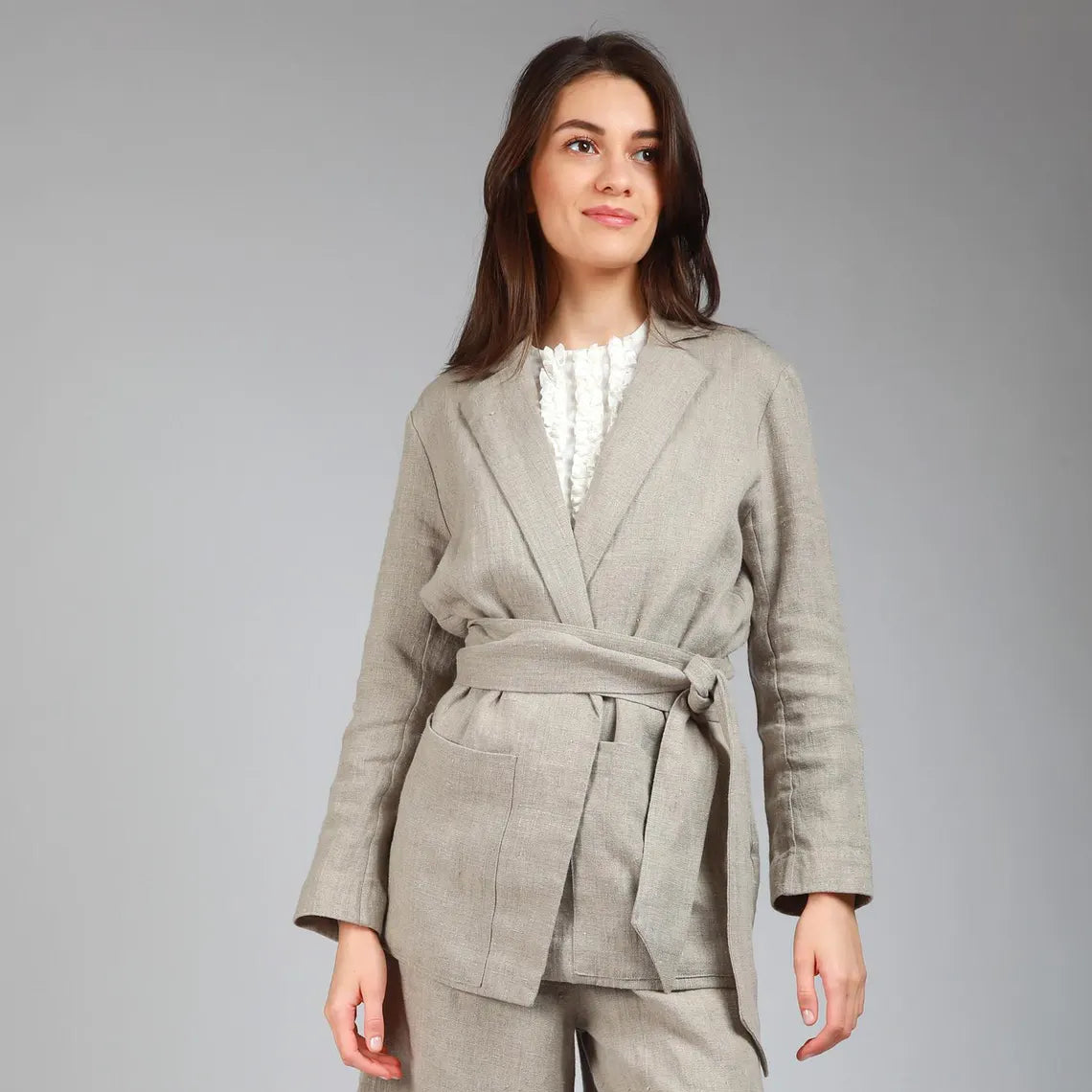 Chaqueta de lino con cinturón