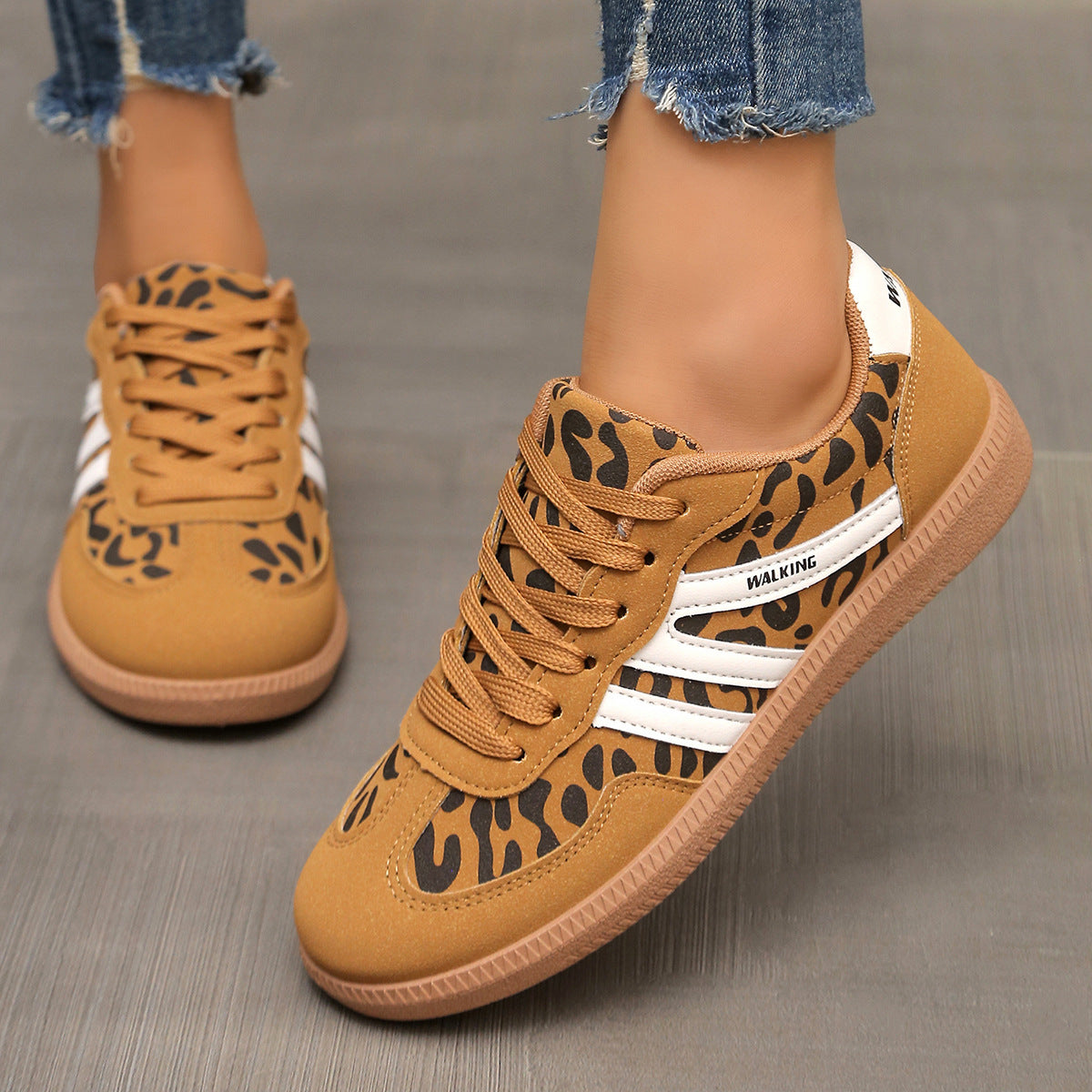 Dalia – Zapatillas casuales marrones con detalles beige