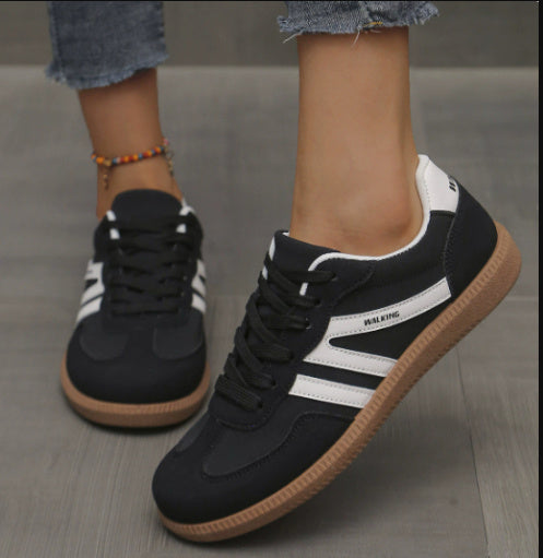 Dalia – Zapatillas casuales marrones con detalles beige
