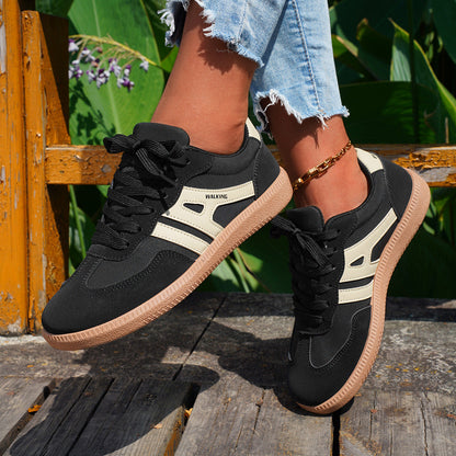 Dalia – Zapatillas casuales marrones con detalles beige