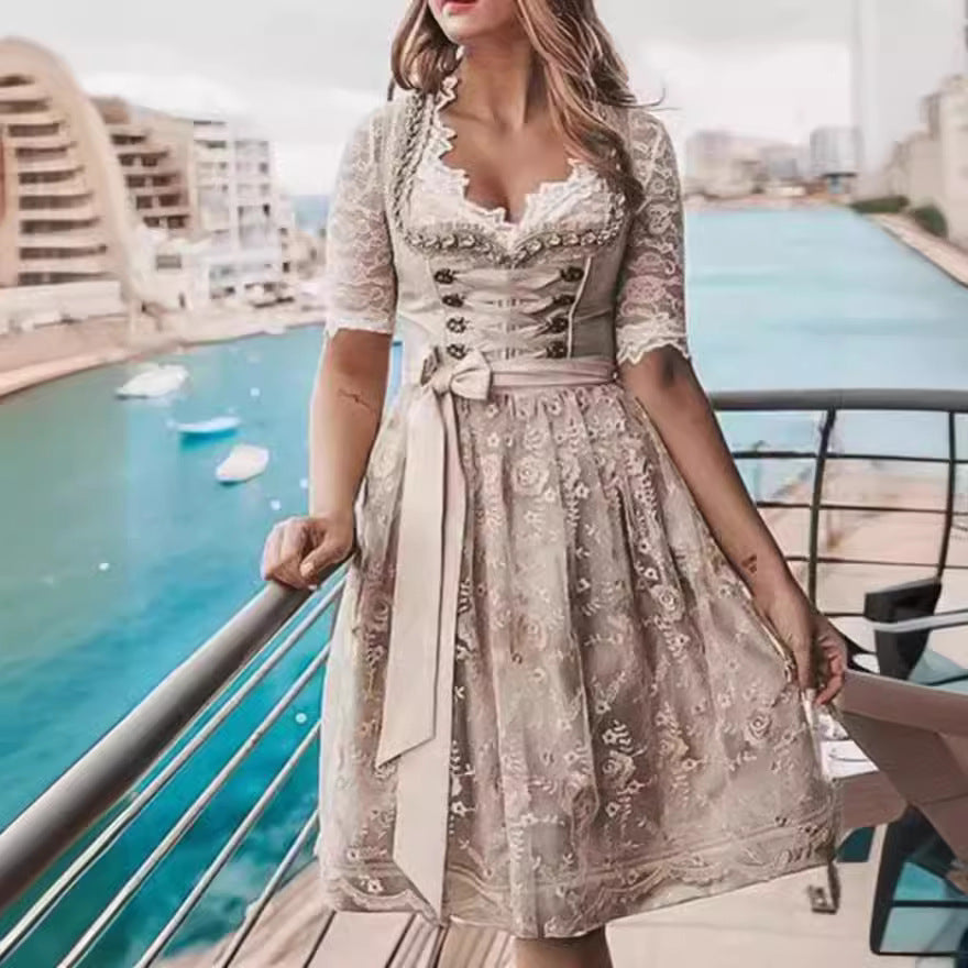 Dirndl moderno con encaje elegante y lazo satinado