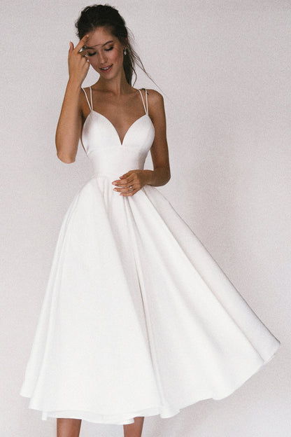 Jojie | Elegante vestido con escote en V y tirantes