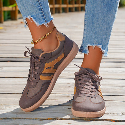 Dalia – Zapatillas casuales marrones con detalles beige