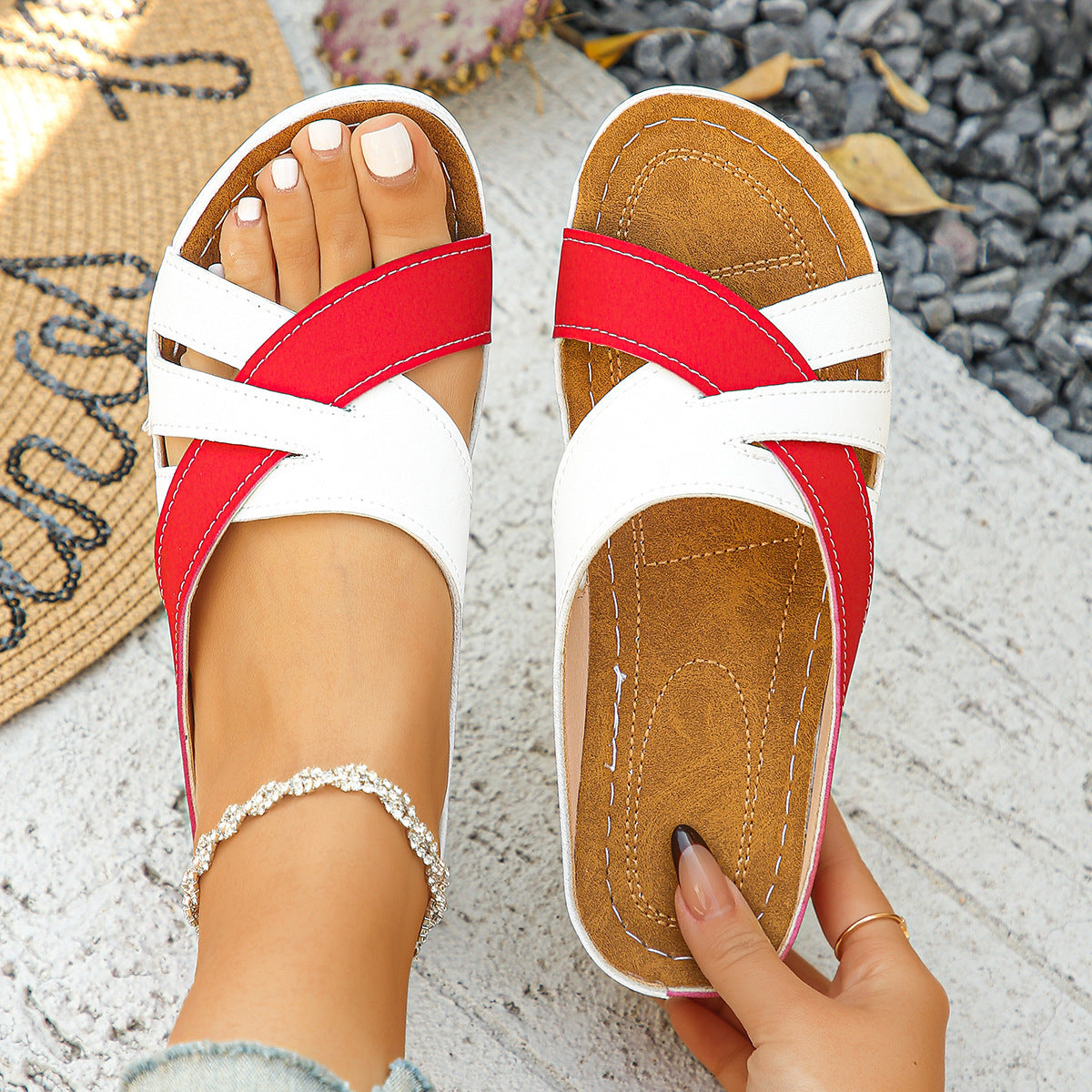Sandalias cómodas con tiras cruzadas bicolor