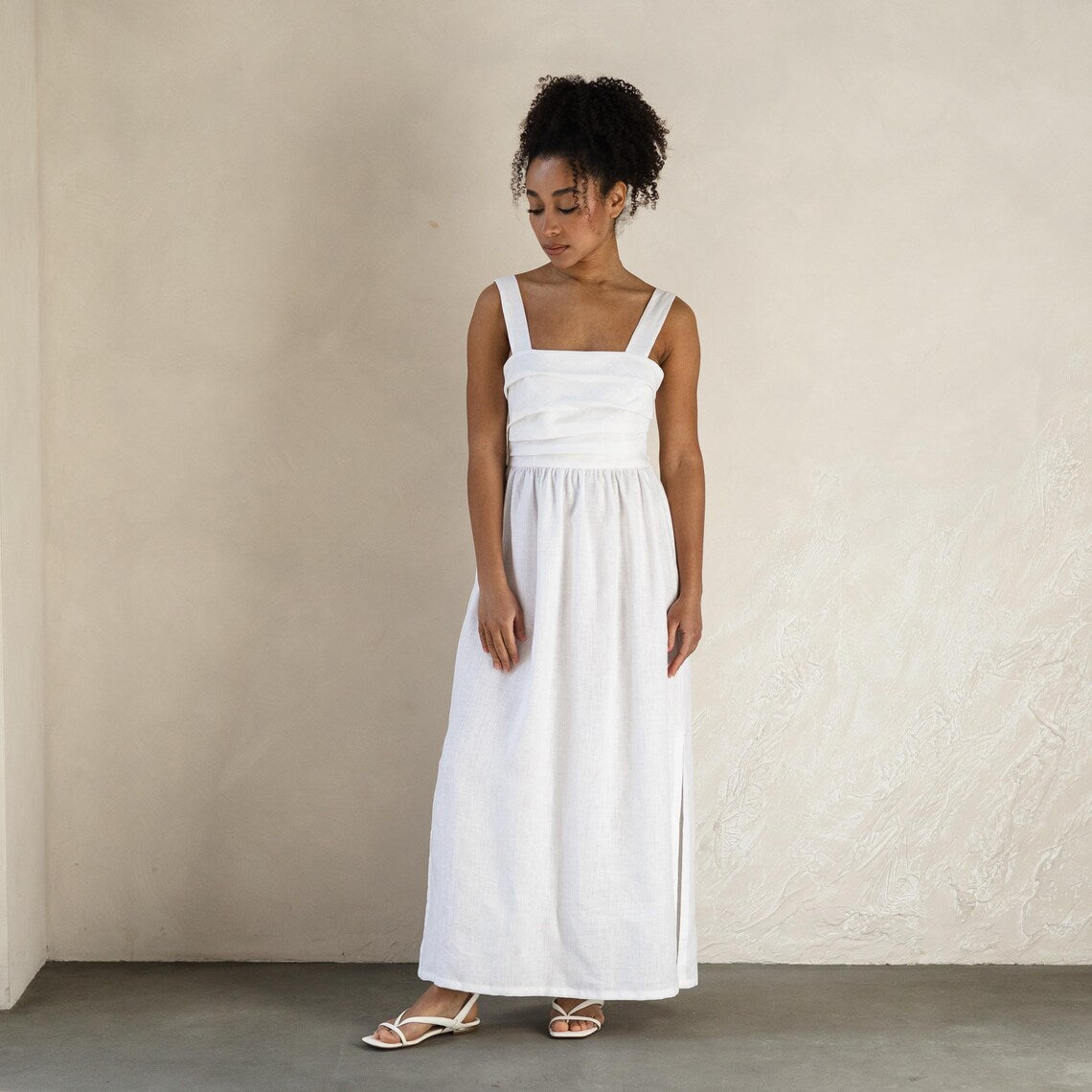 Vestido blanco con tirantes anchos